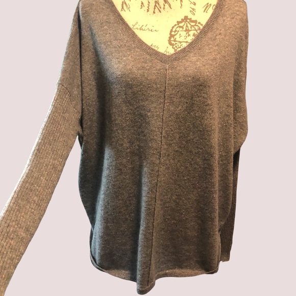 Cashmere Reversible Easy V-Neck Gray Sweater Size S/M - Picture 7 of 9